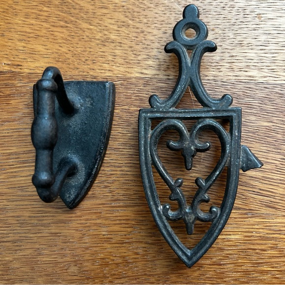 Vintage miniature sad iron w/trivet collectible - Picture 1 of 2